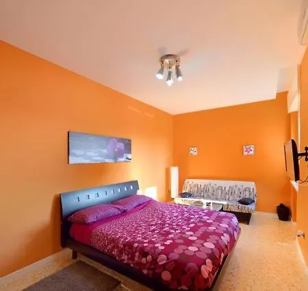 Centralstationhouse Bed and Breakfast 3*